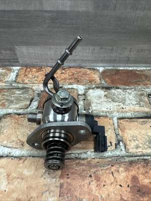 06161-59B-305 fuel pump image 1