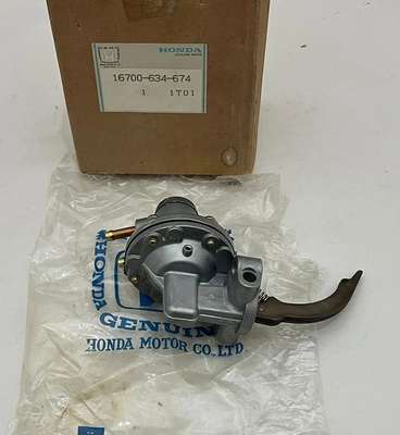 16700-634-674 fuel pump image 1